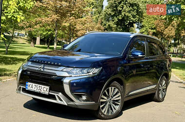 Позашляховик / Кросовер Mitsubishi Outlander 2021 в Києві