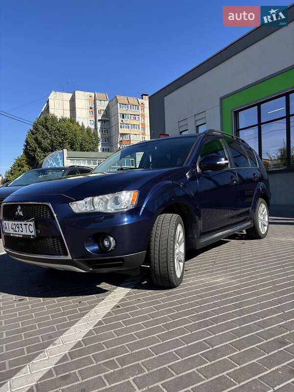 Внедорожник / Кроссовер Mitsubishi Outlander 2010 в 