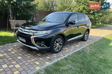 Внедорожник / Кроссовер Mitsubishi Outlander 2015 в Киеве