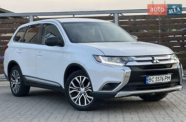 Внедорожник / Кроссовер Mitsubishi Outlander 2016 в Стрые