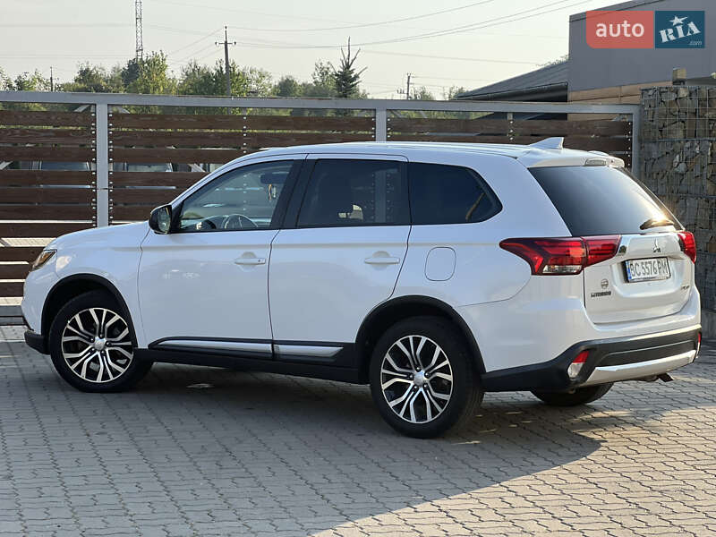 Внедорожник / Кроссовер Mitsubishi Outlander 2016 в Стрые
