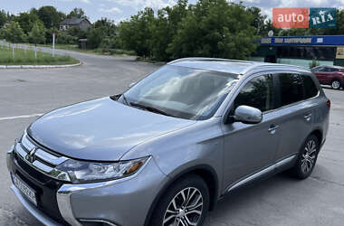 Позашляховик / Кросовер Mitsubishi Outlander 2015 в Звенигородці