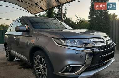 Внедорожник / Кроссовер Mitsubishi Outlander 2017 в 