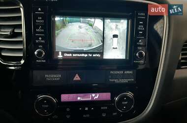 Внедорожник / Кроссовер Mitsubishi Outlander 2017 в 