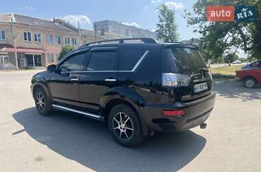 Внедорожник / Кроссовер Mitsubishi Outlander 2011 в 