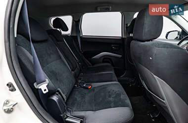 Внедорожник / Кроссовер Mitsubishi Outlander 2012 в 