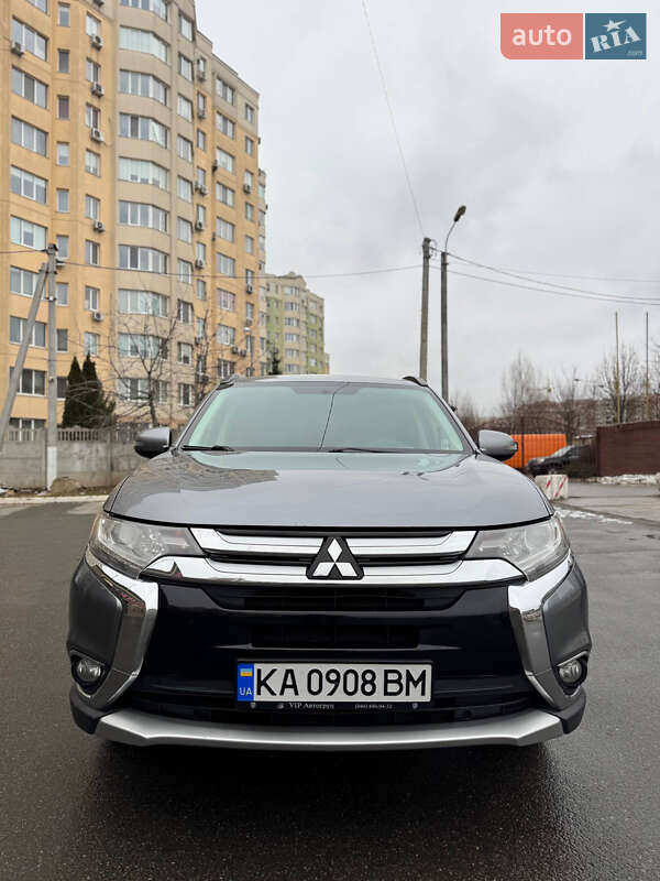 Позашляховик / Кросовер Mitsubishi Outlander 2016 в Києві
