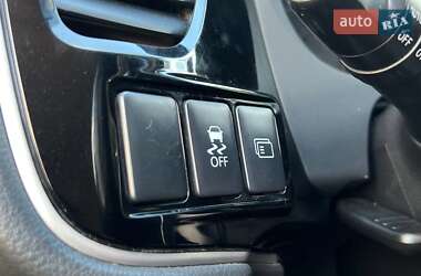 Позашляховик / Кросовер Mitsubishi Outlander 2013 в 