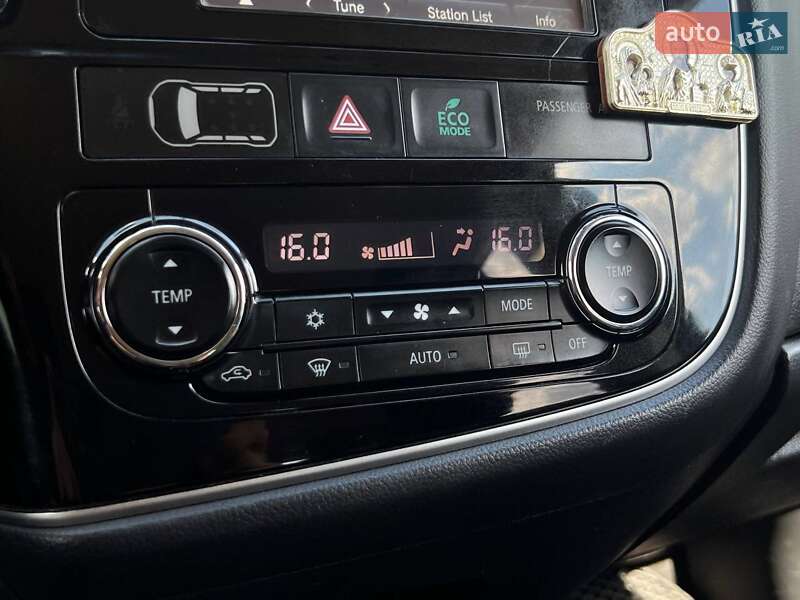 Внедорожник / Кроссовер Mitsubishi Outlander 2013 в Киеве