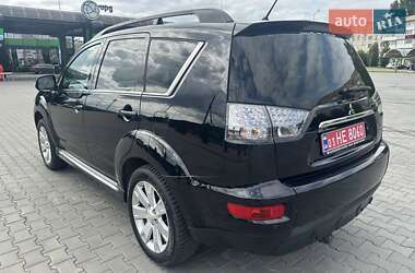 Внедорожник / Кроссовер Mitsubishi Outlander 2011 в 