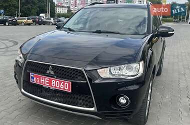 Внедорожник / Кроссовер Mitsubishi Outlander 2011 в 