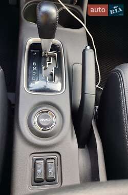Внедорожник / Кроссовер Mitsubishi Outlander 2013 в 