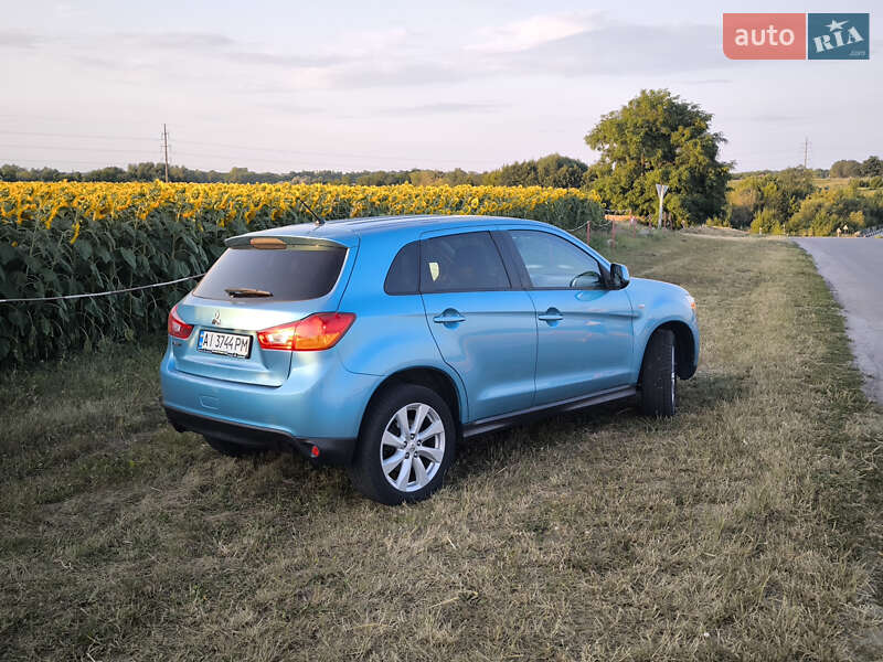 Внедорожник / Кроссовер Mitsubishi Outlander 2014 в Мироновке