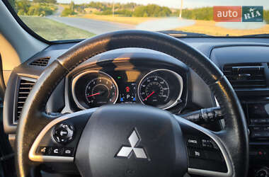 Внедорожник / Кроссовер Mitsubishi Outlander 2014 в 
