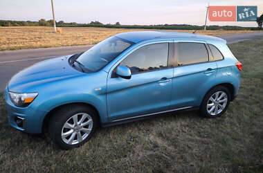 Внедорожник / Кроссовер Mitsubishi Outlander 2014 в 