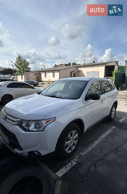 Внедорожник / Кроссовер Mitsubishi Outlander 2014 в Киеве