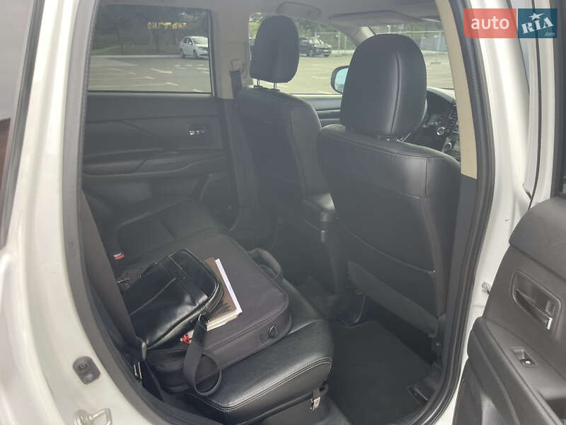 Позашляховик / Кросовер Mitsubishi Outlander 2017 в Києві фото 5 Позашляховик / Кросовер Mitsubishi Outlander 2017 в Києві