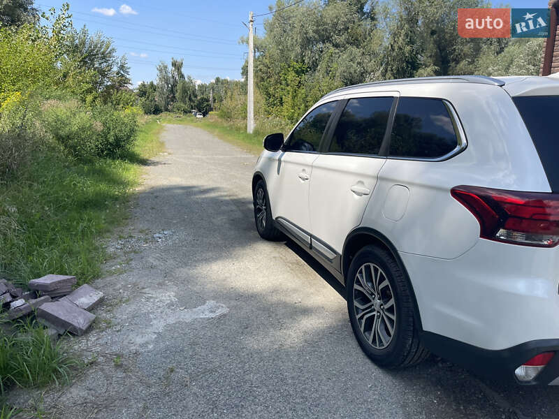 Позашляховик / Кросовер Mitsubishi Outlander 2017 в Києві фото 17 Позашляховик / Кросовер Mitsubishi Outlander 2017 в Києві