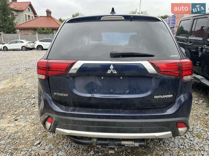 Внедорожник / Кроссовер Mitsubishi Outlander 2016 в Львове