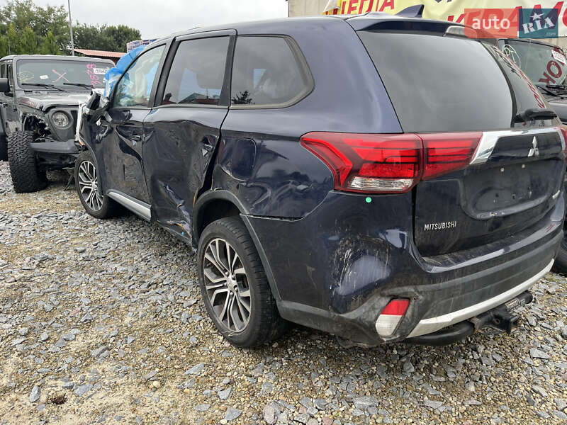 Внедорожник / Кроссовер Mitsubishi Outlander 2016 в Львове
