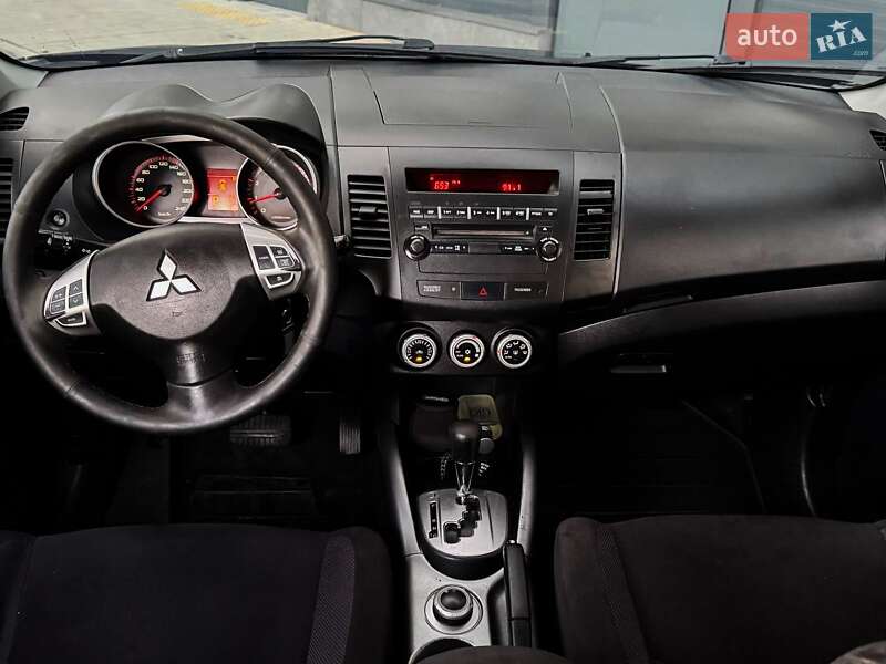 Внедорожник / Кроссовер Mitsubishi Outlander 2008 в Калуше
