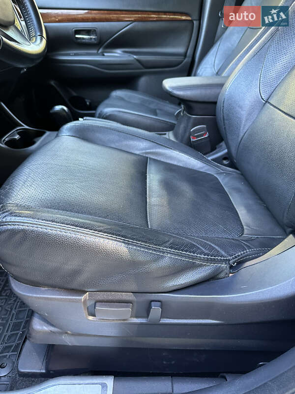 Позашляховик / Кросовер Mitsubishi Outlander 2013 в Харкові