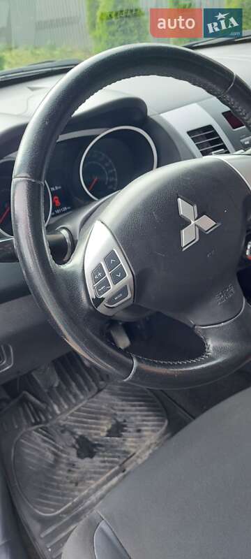 Позашляховик / Кросовер Mitsubishi Outlander 2012 в Чернівцях фото 2 Позашляховик / Кросовер Mitsubishi Outlander 2012 в Чернівцях