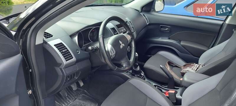 Позашляховик / Кросовер Mitsubishi Outlander 2012 в Чернівцях фото 3 Позашляховик / Кросовер Mitsubishi Outlander 2012 в Чернівцях