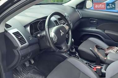 Внедорожник / Кроссовер Mitsubishi Outlander 2012 в 