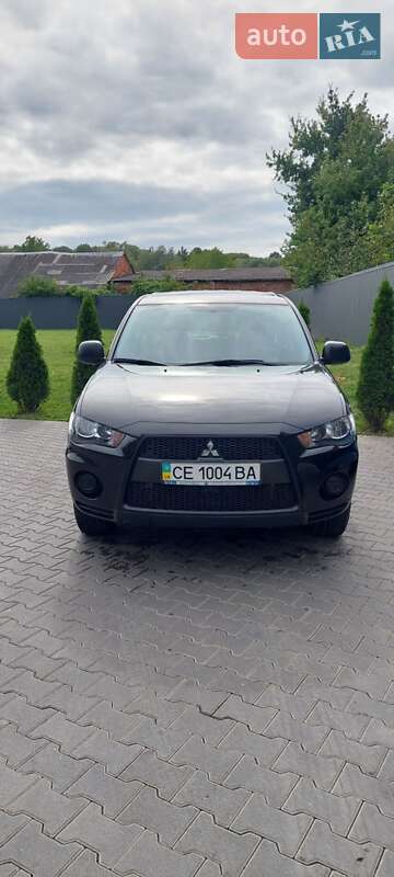 Внедорожник / Кроссовер Mitsubishi Outlander 2012 в 