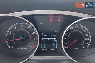 Внедорожник / Кроссовер Mitsubishi Outlander 2012 в 