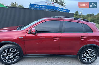 Внедорожник / Кроссовер Mitsubishi Outlander 2016 в 
