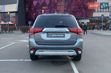 Внедорожник / Кроссовер Mitsubishi Outlander 2019 в 