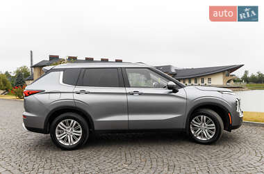 Внедорожник / Кроссовер Mitsubishi Outlander 2021 в 