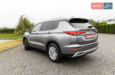 Внедорожник / Кроссовер Mitsubishi Outlander 2021 в 