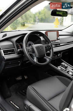 Внедорожник / Кроссовер Mitsubishi Outlander 2021 в 