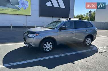 Внедорожник / Кроссовер Mitsubishi Outlander 2014 в 