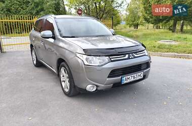 Внедорожник / Кроссовер Mitsubishi Outlander 2013 в Звягеле