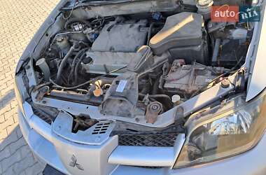 Внедорожник / Кроссовер Mitsubishi Outlander 2003 в 
