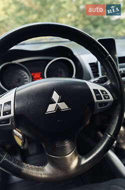 Внедорожник / Кроссовер Mitsubishi Outlander 2007 в 