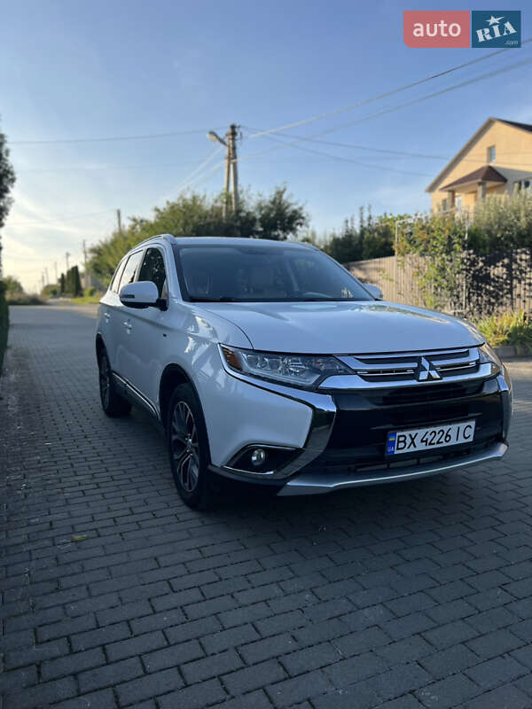 Позашляховик / Кросовер Mitsubishi Outlander 2015 в Хмельницькому