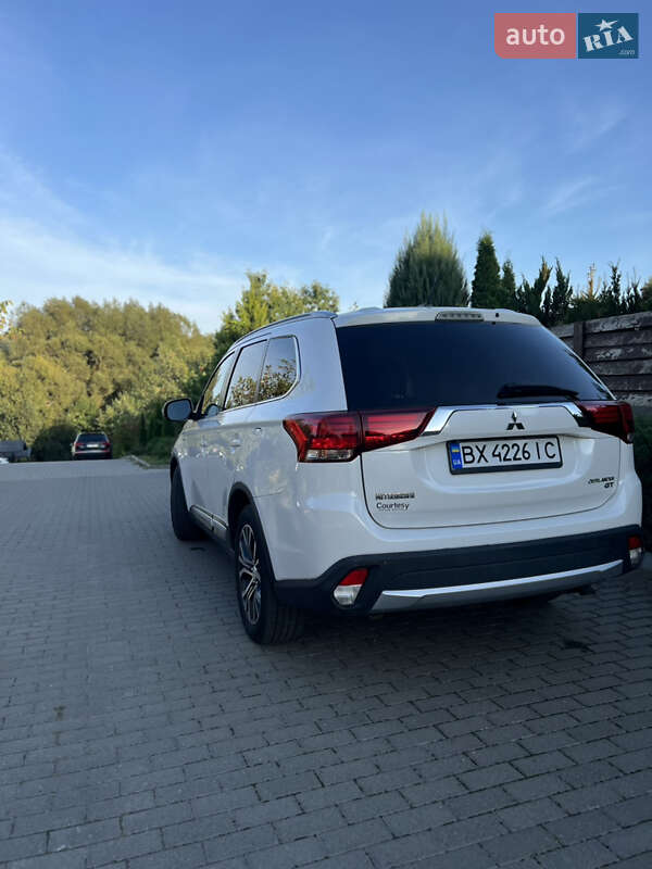 Позашляховик / Кросовер Mitsubishi Outlander 2015 в Хмельницькому