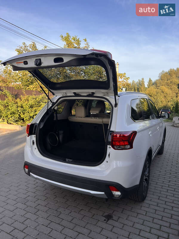 Позашляховик / Кросовер Mitsubishi Outlander 2015 в Хмельницькому