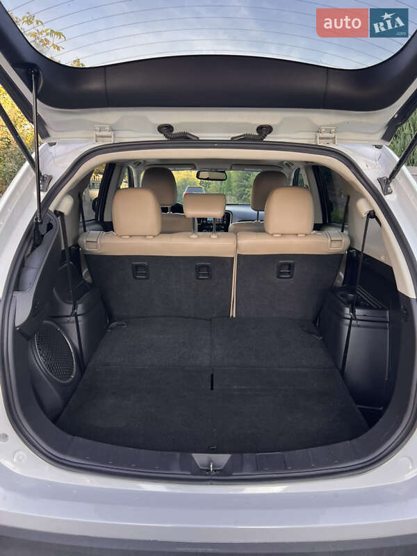 Позашляховик / Кросовер Mitsubishi Outlander 2015 в Хмельницькому