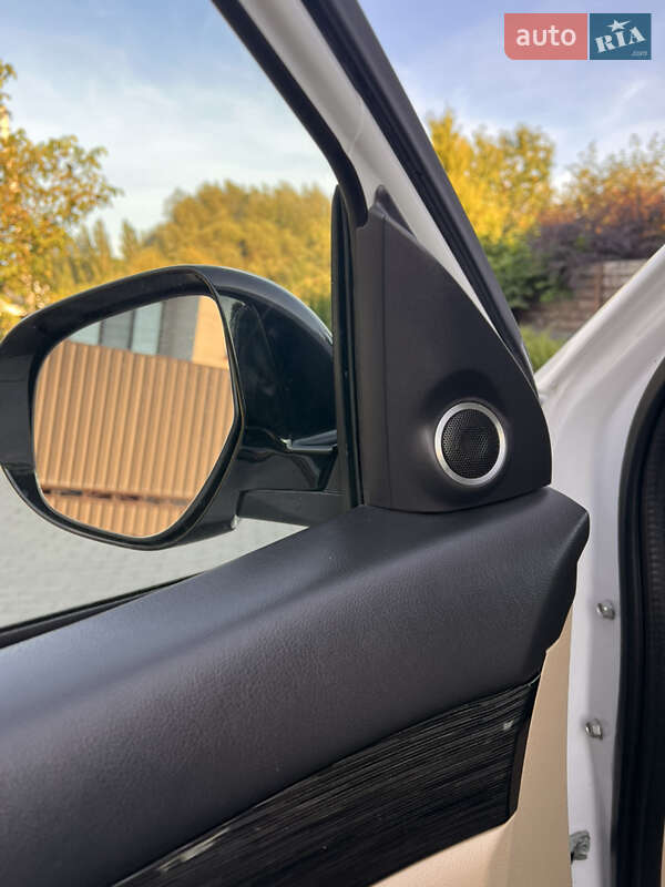 Позашляховик / Кросовер Mitsubishi Outlander 2015 в Хмельницькому