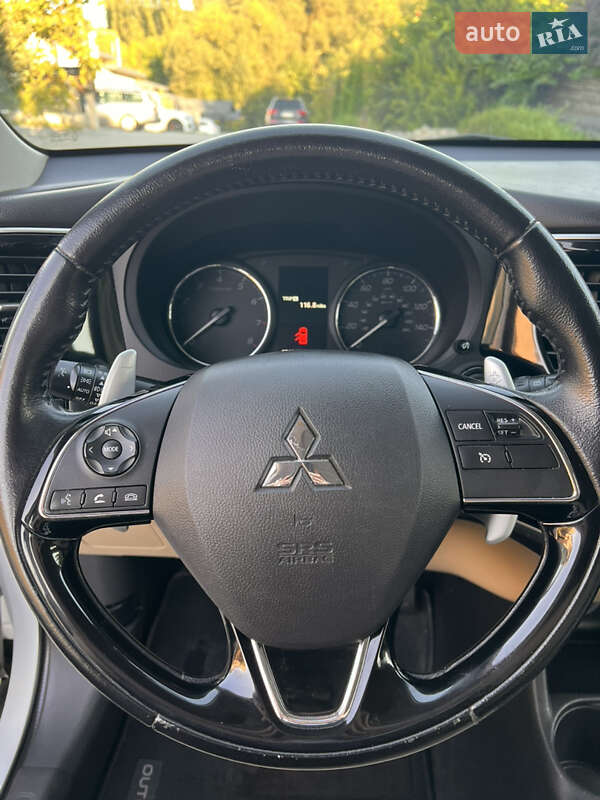 Позашляховик / Кросовер Mitsubishi Outlander 2015 в Хмельницькому