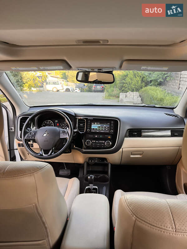Позашляховик / Кросовер Mitsubishi Outlander 2015 в Хмельницькому
