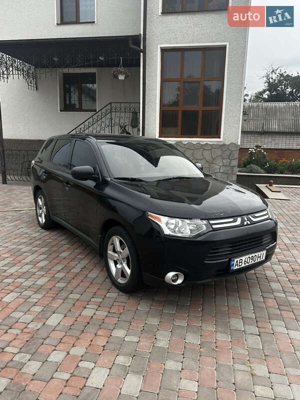 Внедорожник / Кроссовер Mitsubishi Outlander 2013 в Калиновке