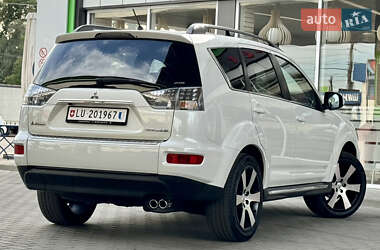 Внедорожник / Кроссовер Mitsubishi Outlander 2012 в 