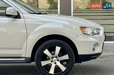 Внедорожник / Кроссовер Mitsubishi Outlander 2012 в 
